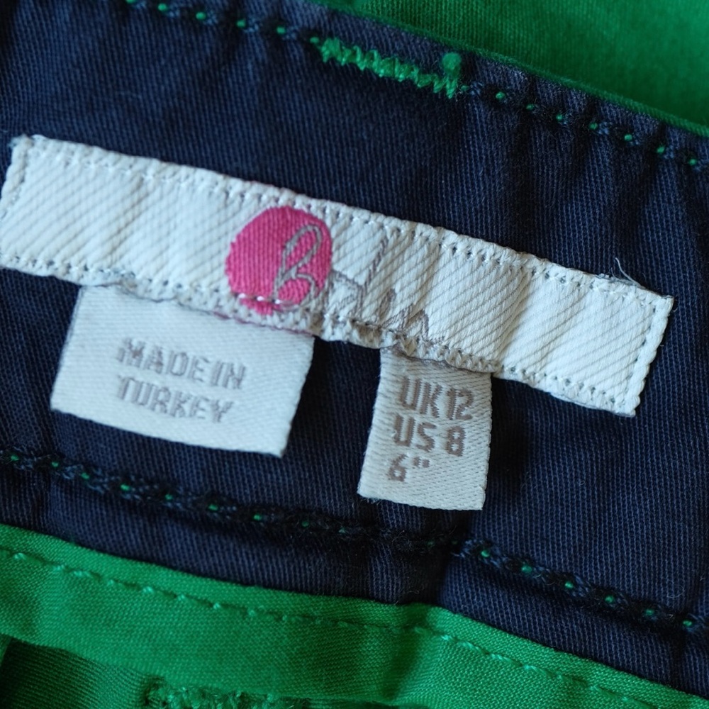Boden Green Chino Shorts Size 8 6” *Button replaced - Picture 3 of 4